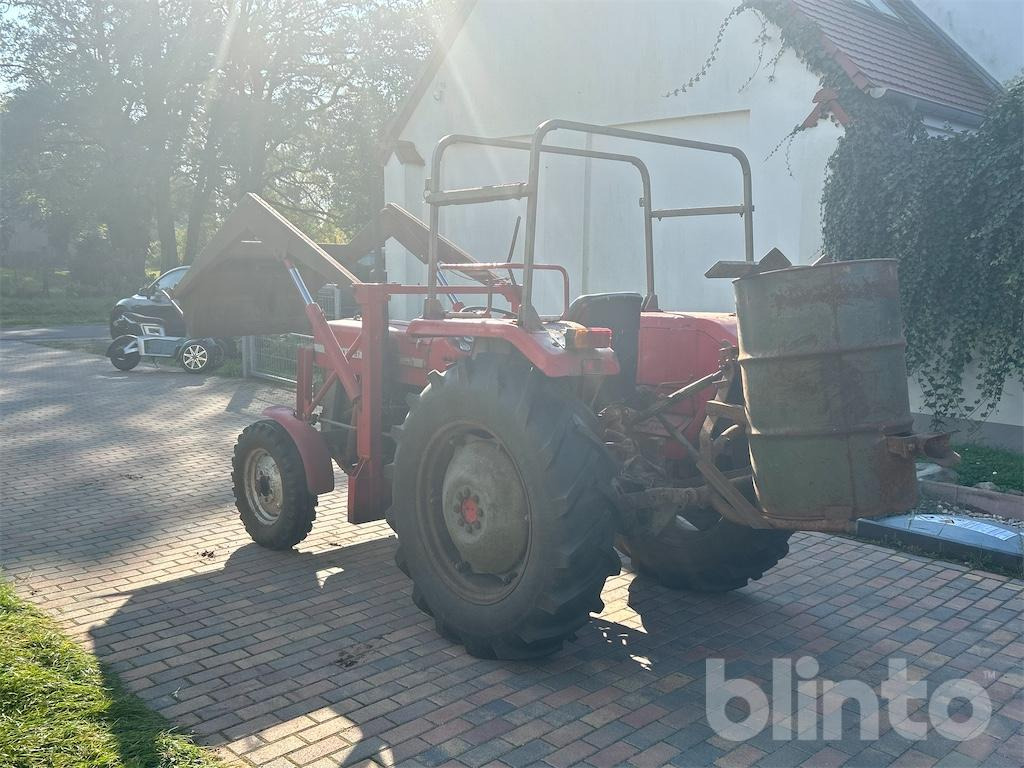 Massey-Ferguson MF 135 (1970) - Kistraktor: 4 kép. Massey-Ferguson MF 135 (1970) - Kistraktor: 4 kép.
