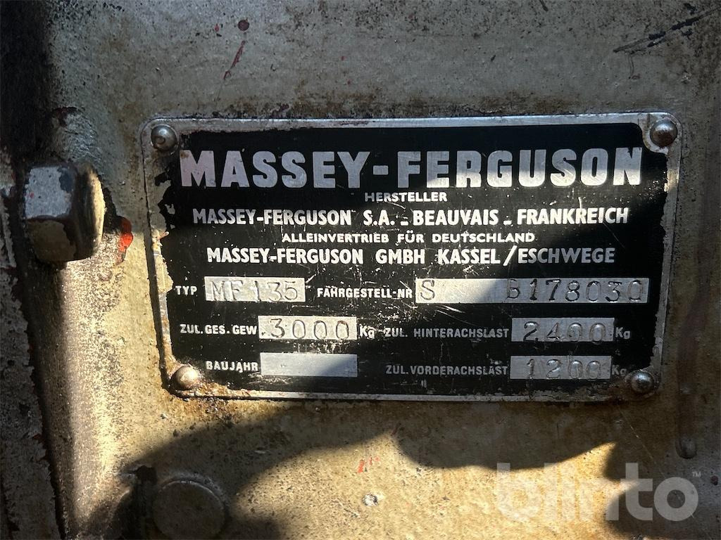 Massey-Ferguson MF 135 (1970) - Kistraktor: 5 kép. Massey-Ferguson MF 135 (1970) - Kistraktor: 5 kép.