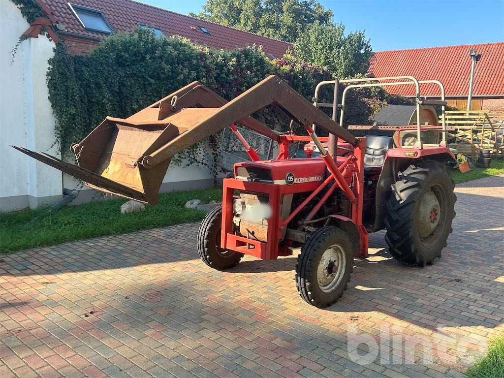 Massey-Ferguson MF 135 (1970) - Kistraktor: 1 kép. Massey-Ferguson MF 135 (1970) - Kistraktor: 1 kép.