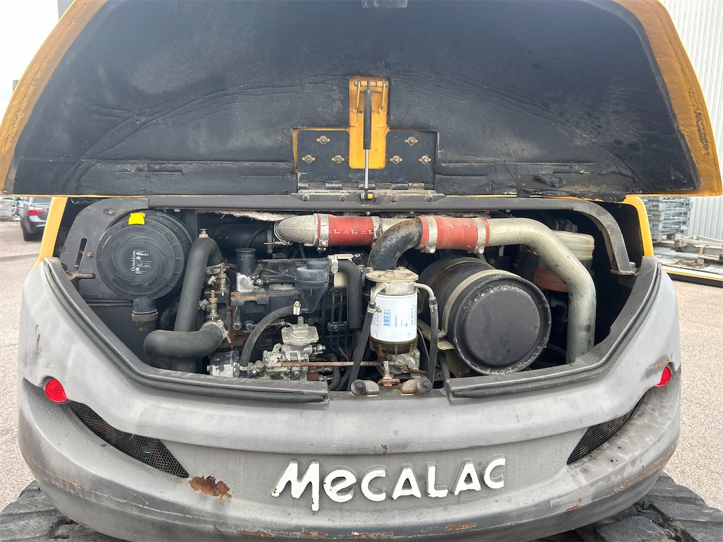 Lánctalpas kotró Mecalac 8MCR: 46 kép.