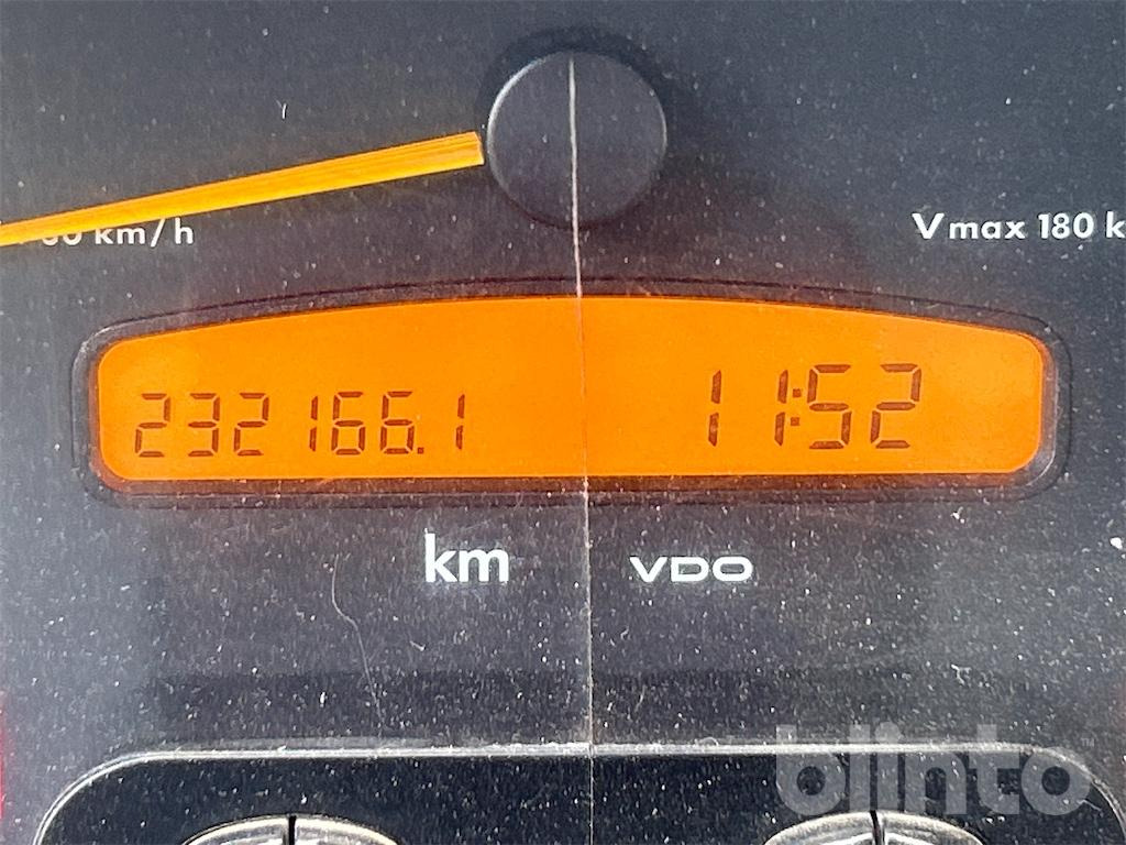 Mercedes 616 CDI (2002) - Billenőplatós kisteherautó: 5 kép. Mercedes 616 CDI (2002) - Billenőplatós kisteherautó: 5 kép.