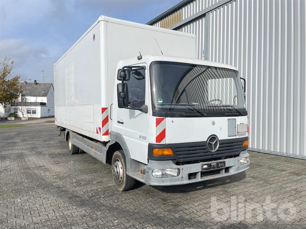 Mercedes Benz Atego 815 - Dobozos felépítményű teherautó: 2 kép. Mercedes Benz Atego 815 - Dobozos felépítményű teherautó: 2 kép.