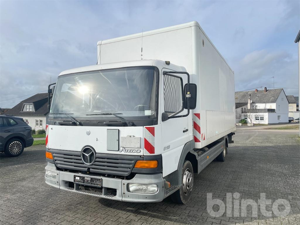 Mercedes Benz Atego 815 - Dobozos felépítményű teherautó: 1 kép. Mercedes Benz Atego 815 - Dobozos felépítményű teherautó: 1 kép.