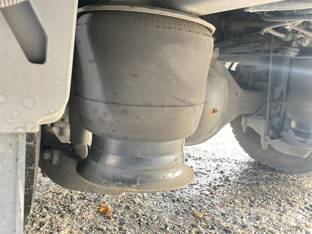 Dobozos felépítményű teherautó Mercedes Benz Atego 818: 44 kép. Dobozos felépítményű teherautó Mercedes Benz Atego 818: 44 kép.