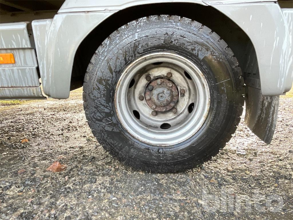 Dobozos felépítményű teherautó Mercedes Benz Atego 818: 20 kép. Dobozos felépítményű teherautó Mercedes Benz Atego 818: 20 kép.