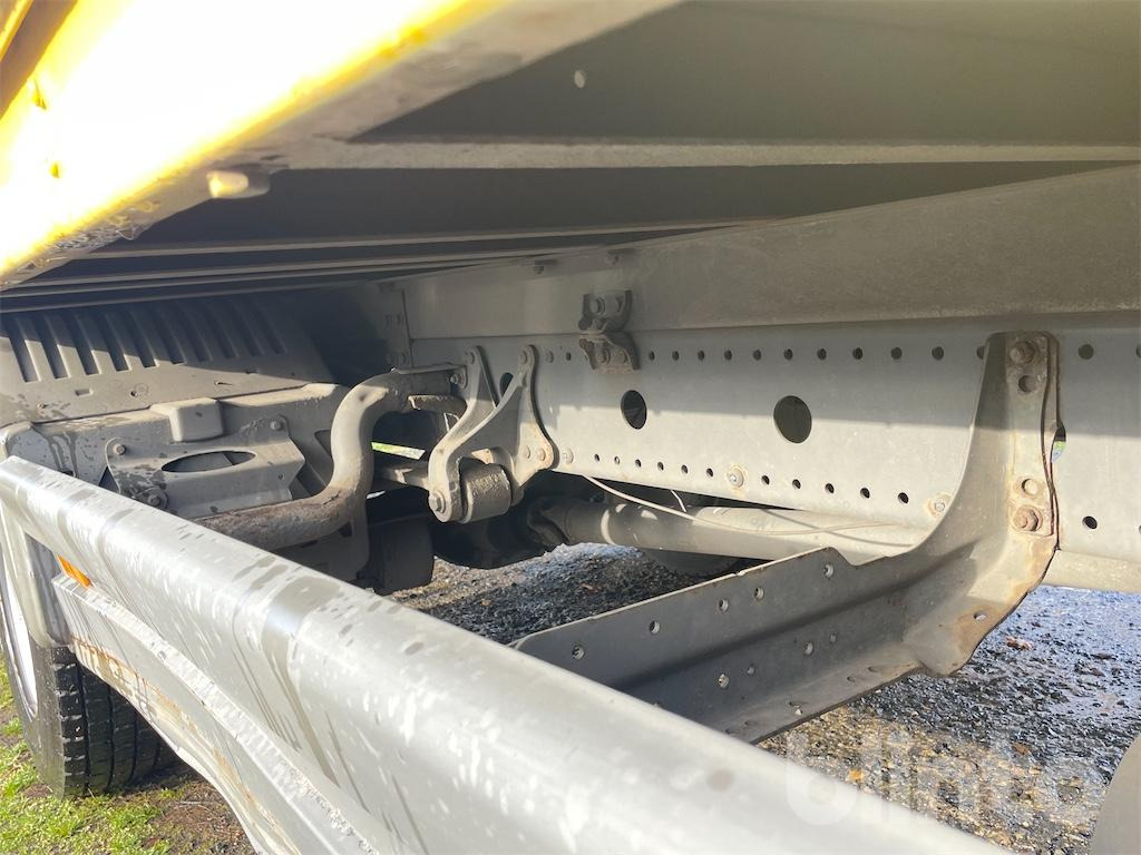 Dobozos felépítményű teherautó Mercedes Benz Atego 818: 33 kép. Dobozos felépítményű teherautó Mercedes Benz Atego 818: 33 kép.