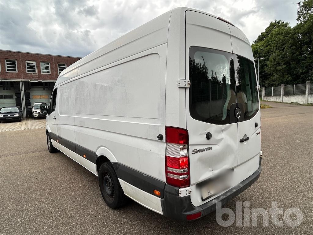 Mercedes-Benz - Furgon: 4 kép. Mercedes-Benz - Furgon: 4 kép.
