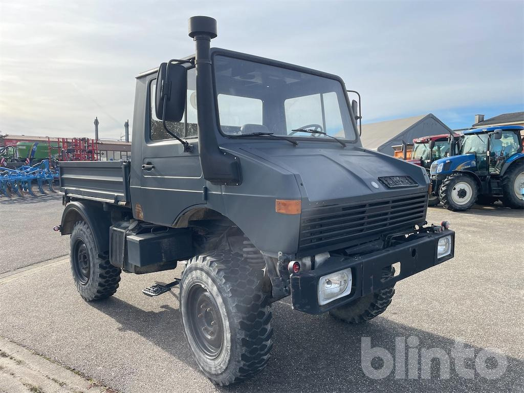 Mercedes Benz Unimog 424 (1981) - Platós teherautó: 2 kép. Mercedes Benz Unimog 424 (1981) - Platós teherautó: 2 kép.