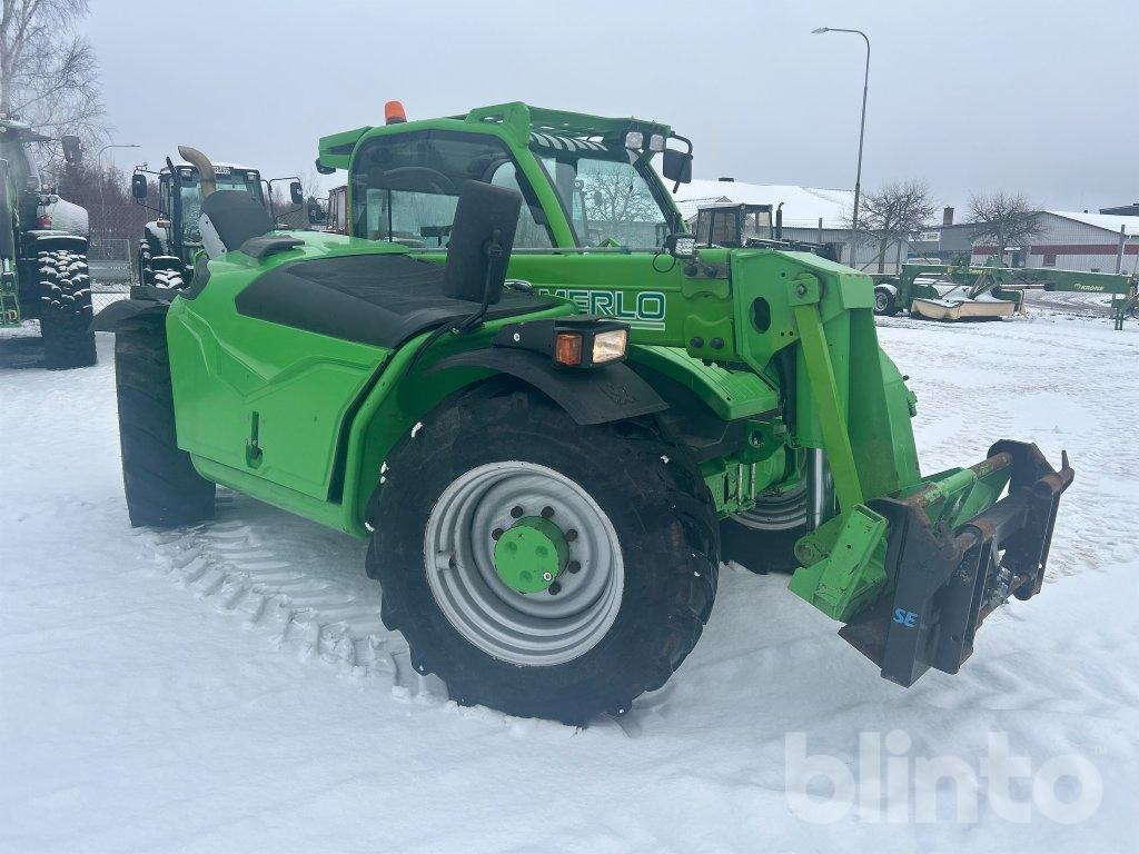 Merlo - Teleszkópos rakodó: 3 kép. Merlo - Teleszkópos rakodó: 3 kép.