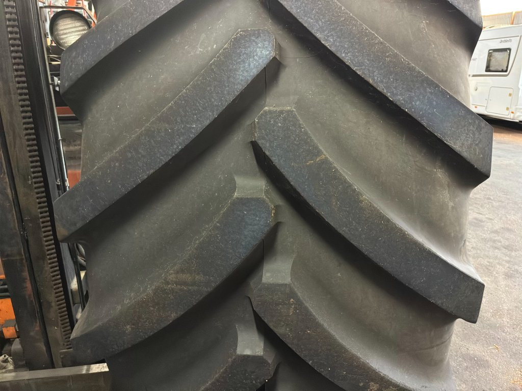 Michelin 900/65R46 - Gumiabroncs - Traktor: 4 kép. Michelin 900/65R46 - Gumiabroncs - Traktor: 4 kép.