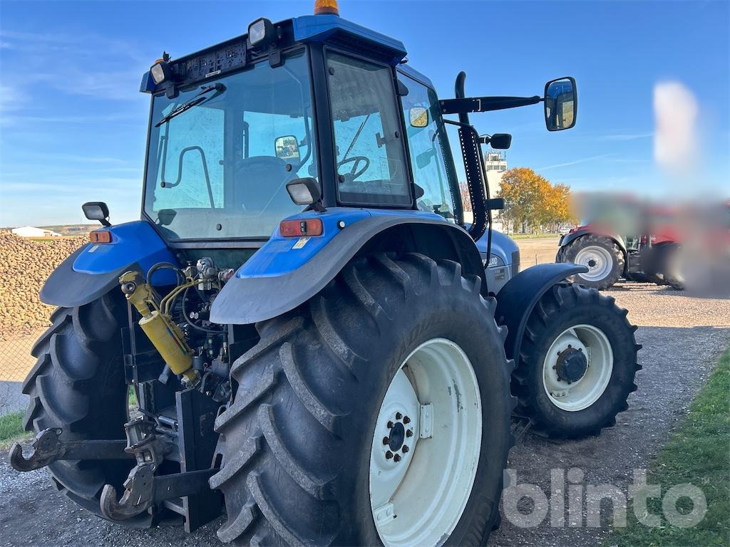 New Holland TM115 (2001) - Traktor: 3 kép. New Holland TM115 (2001) - Traktor: 3 kép.