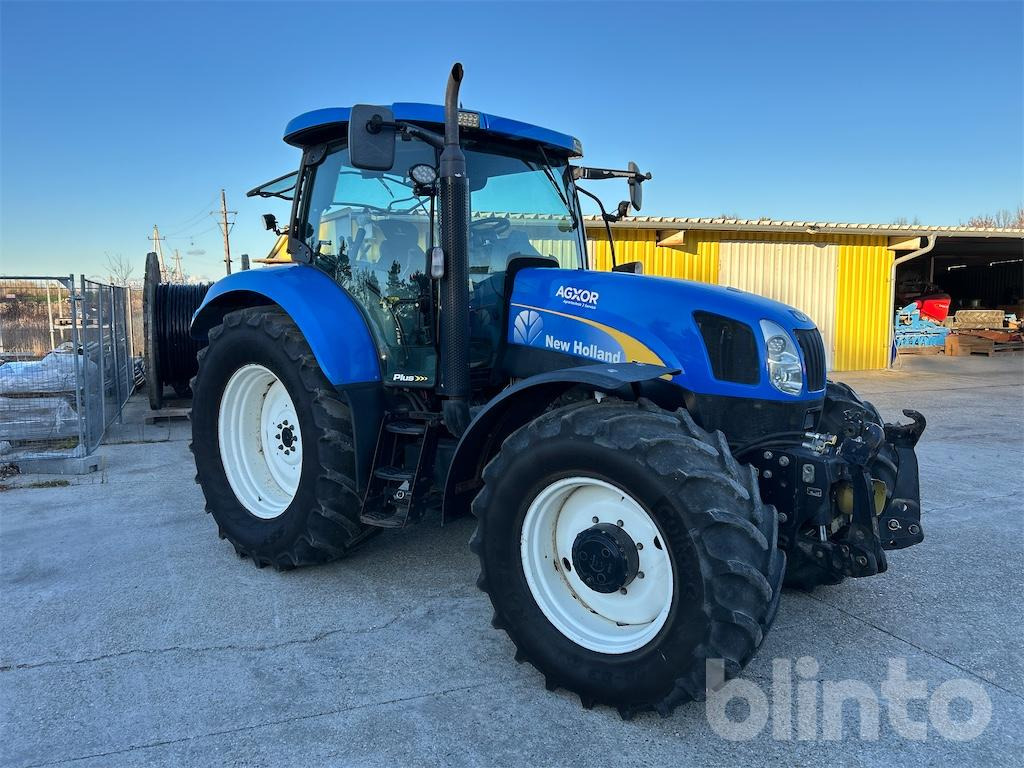 New Holland TS135A (2007) - Traktor: 4 kép. New Holland TS135A (2007) - Traktor: 4 kép.