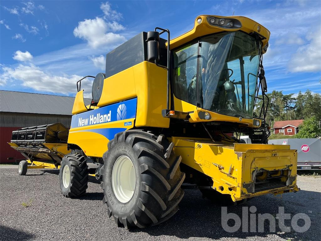 NewHolland CSX7040 20fot - Kombájn: 3 kép. NewHolland CSX7040 20fot - Kombájn: 3 kép.
