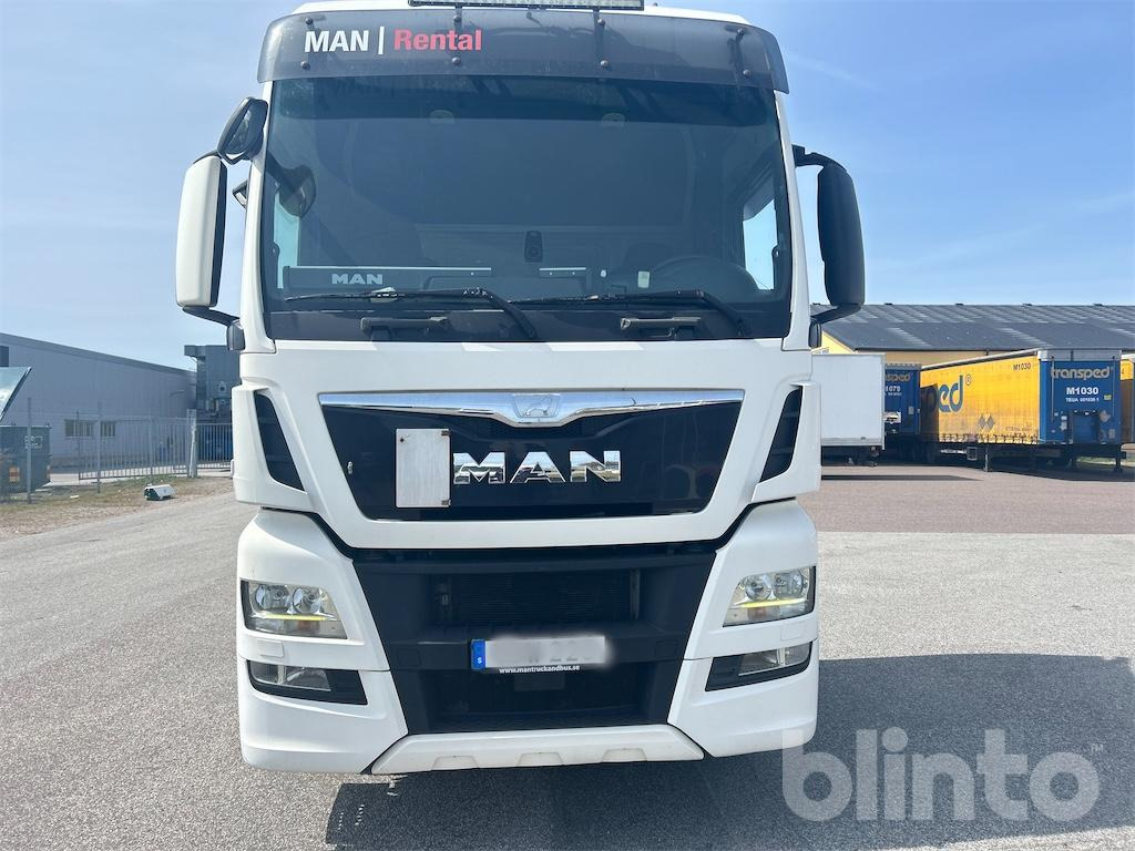 MAN TGX 28.480 - Nyergesvontató: 4 kép. MAN TGX 28.480 - Nyergesvontató: 4 kép.