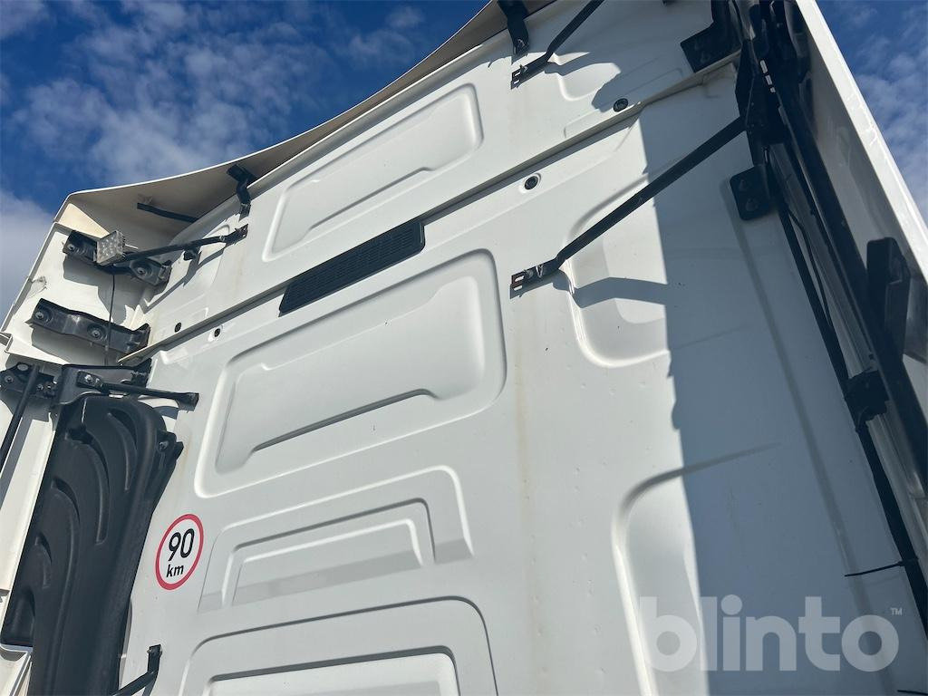 Nyergesvontató RENAULT T520 Comfort: 34 kép.
