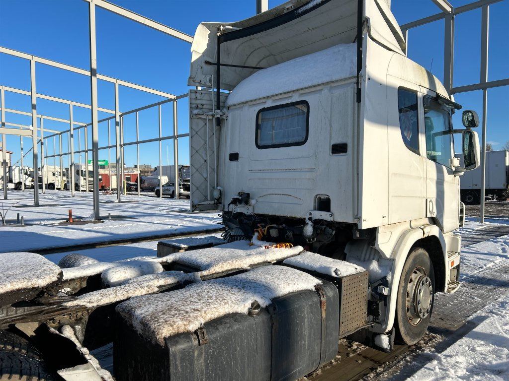 SCANIA P124LA4X2LA360 - Nyergesvontató: 4 kép. SCANIA P124LA4X2LA360 - Nyergesvontató: 4 kép.