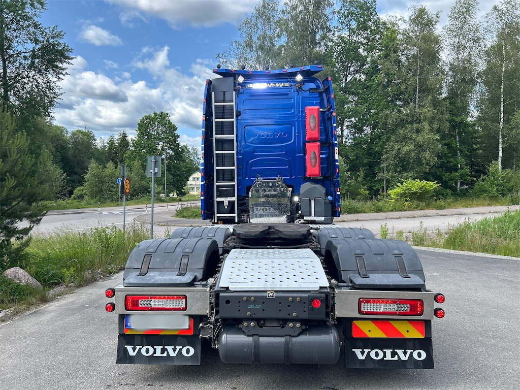 VOLVO FH13 540 6*2 - Nyergesvontató: 4 kép. VOLVO FH13 540 6*2 - Nyergesvontató: 4 kép.