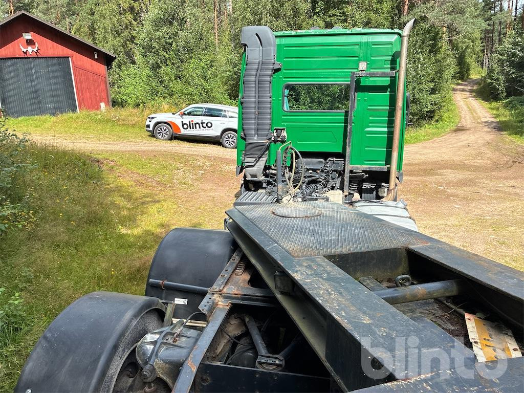 VOLVO FM12 6*2 - Nyergesvontató, Félpótkocsi mélybölcsős: 4 kép. VOLVO FM12 6*2 - Nyergesvontató, Félpótkocsi mélybölcsős: 4 kép.