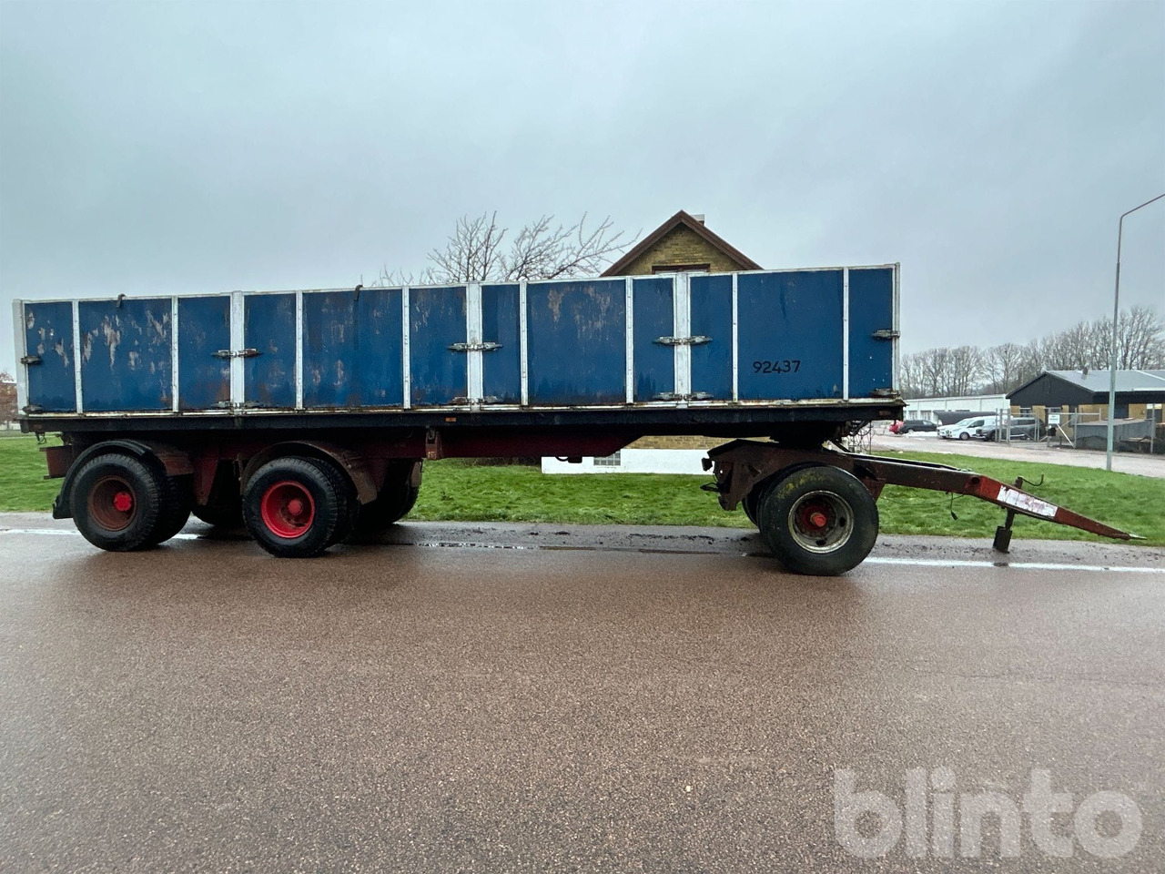 Parator PST2-90 - 3-vägstipp - Platós félpótkocsi, Dolly pótkocsi: 4 kép. Parator PST2-90 - 3-vägstipp - Platós félpótkocsi, Dolly pótkocsi: 4 kép.