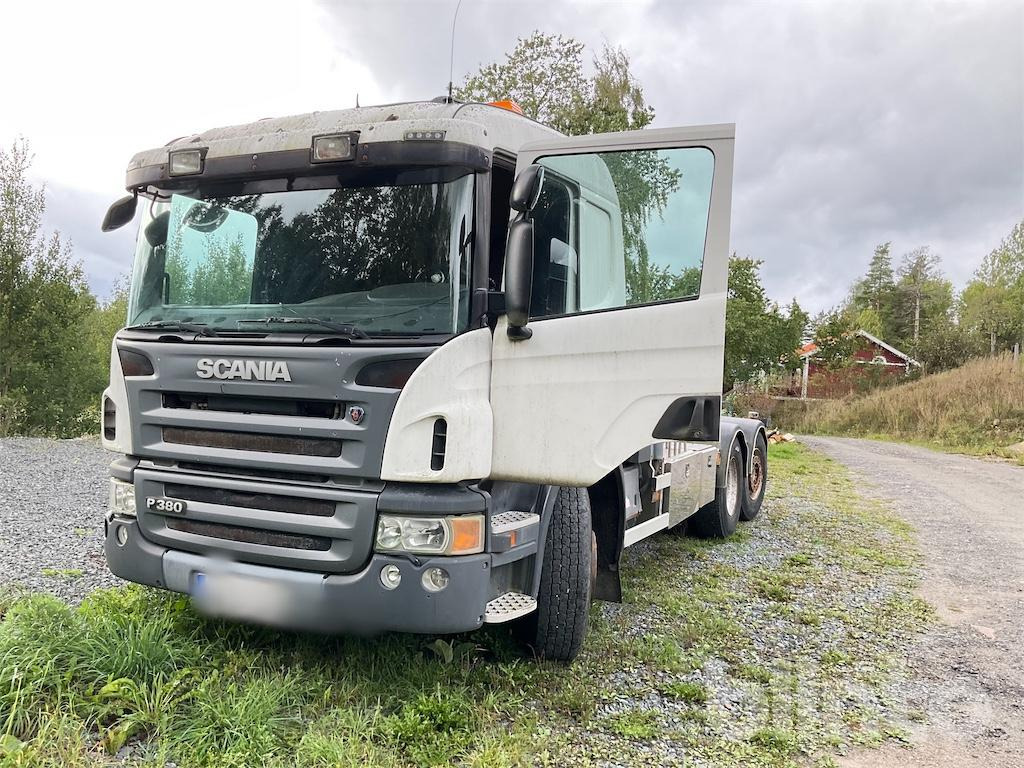 SCANIA P380 CB6X2*4HSA - Horgos rakodó teherautó: 5 kép. SCANIA P380 CB6X2*4HSA - Horgos rakodó teherautó: 5 kép.
