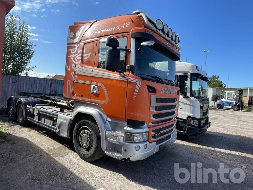 SCANIA R490 - Horgos rakodó teherautó: 3 kép. SCANIA R490 - Horgos rakodó teherautó: 3 kép.