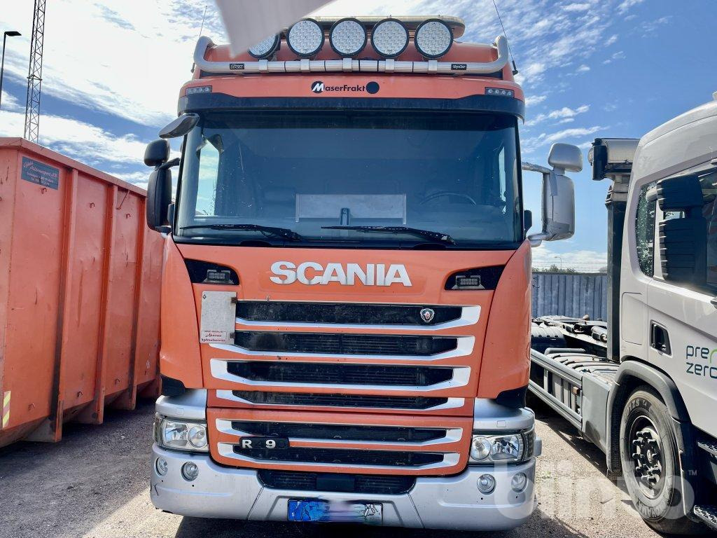 SCANIA R490 - Horgos rakodó teherautó: 2 kép. SCANIA R490 - Horgos rakodó teherautó: 2 kép.