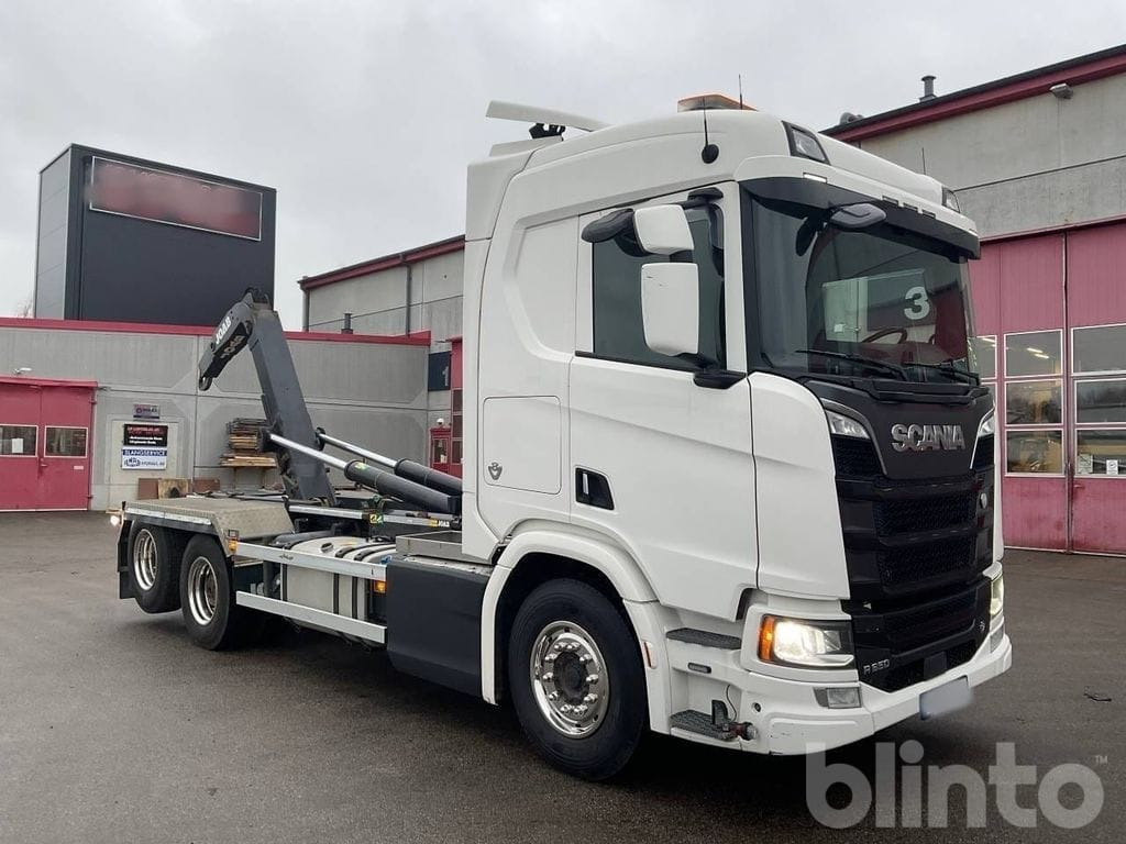 SCANIA R650 6x2 - Horgos rakodó teherautó: 2 kép. SCANIA R650 6x2 - Horgos rakodó teherautó: 2 kép.