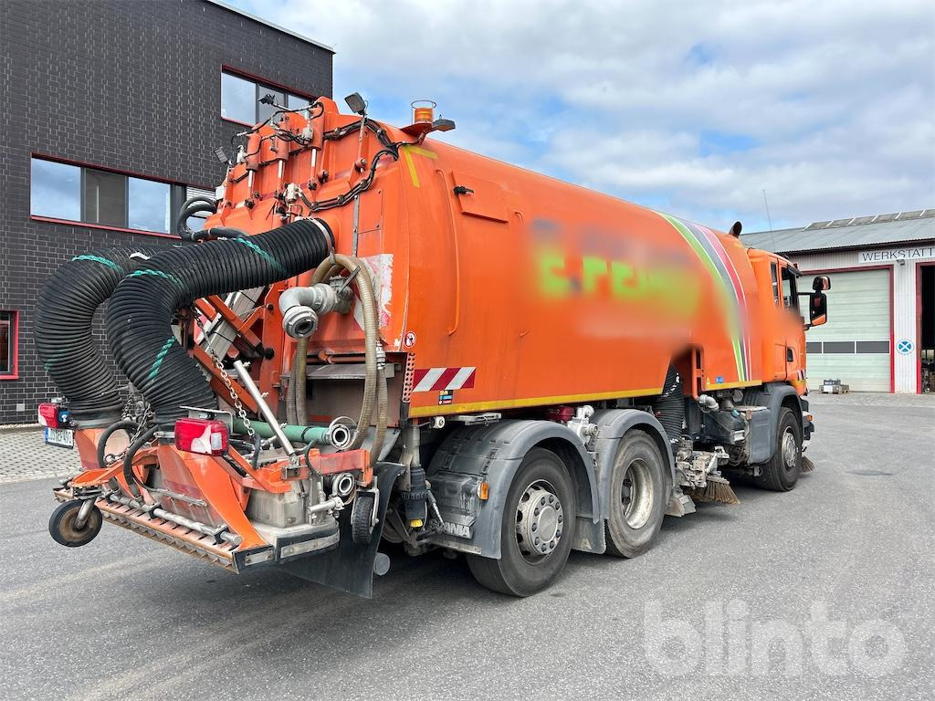 Scania G 490 mit Kobit K10 (2016) - Utcaseprő gép: 4 kép. Scania G 490 mit Kobit K10 (2016) - Utcaseprő gép: 4 kép.