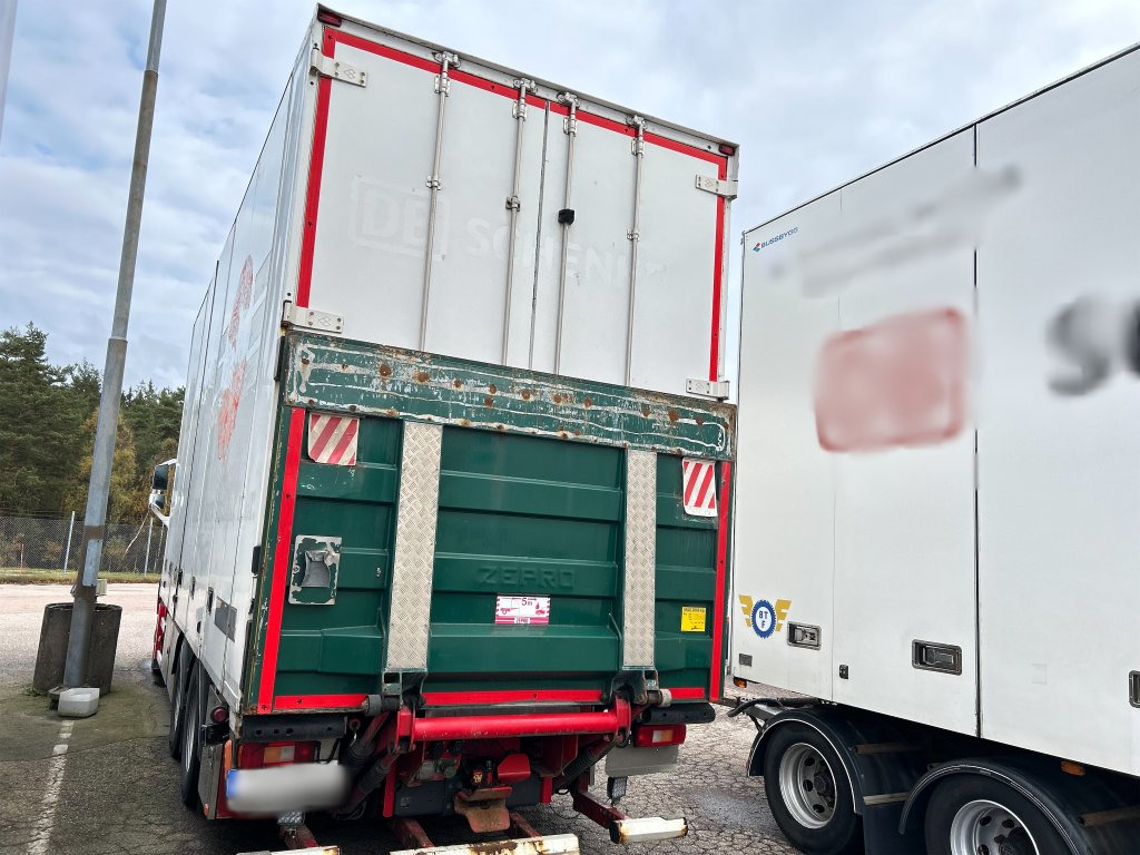 Skåpbil Volvo FH bussbyggskåp med kylaggregat - Hűtős teherautó: 2 kép. Skåpbil Volvo FH bussbyggskåp med kylaggregat - Hűtős teherautó: 2 kép.