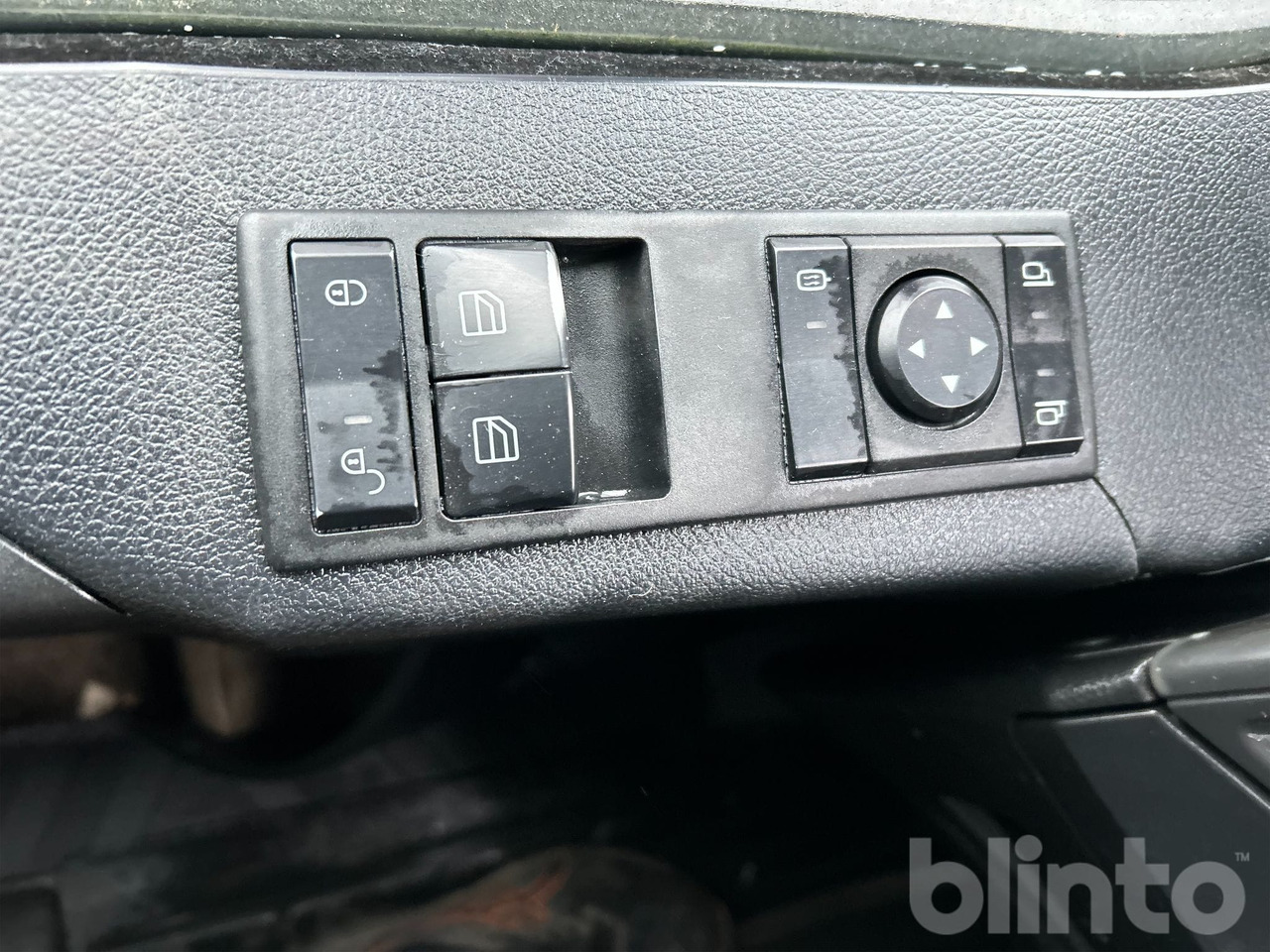 Teherautó MERCEDES-BENZ 963-4-A: 45 kép.