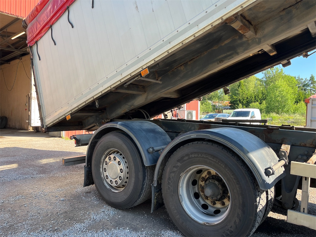 Teherautó SCANIA: 25 kép.