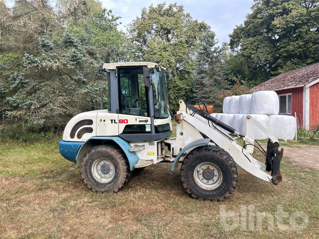 Terex TL80 - 3 Redskap - Gumikerekes homlokrakodó: 5 kép. Terex TL80 - 3 Redskap - Gumikerekes homlokrakodó: 5 kép.