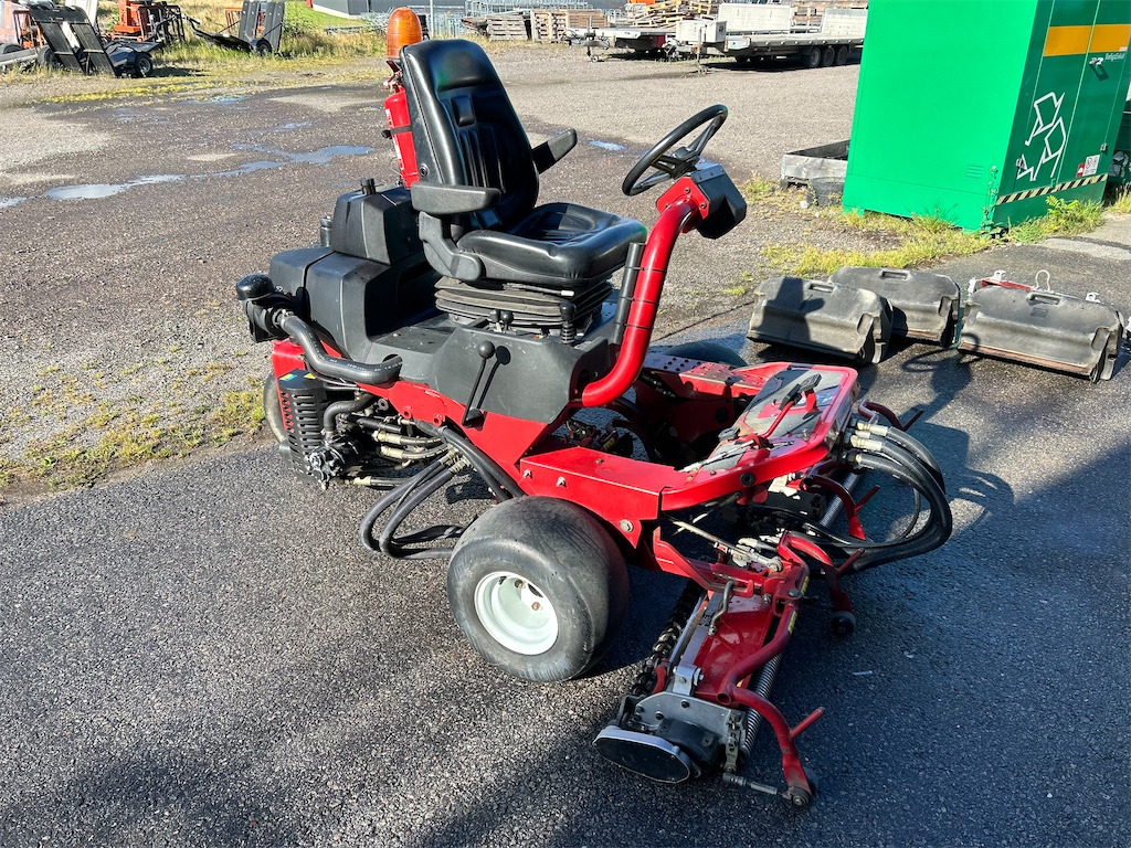 Toro Greenmaster 3250-D - Kerti fűkasza: 3 kép. Toro Greenmaster 3250-D - Kerti fűkasza: 3 kép.