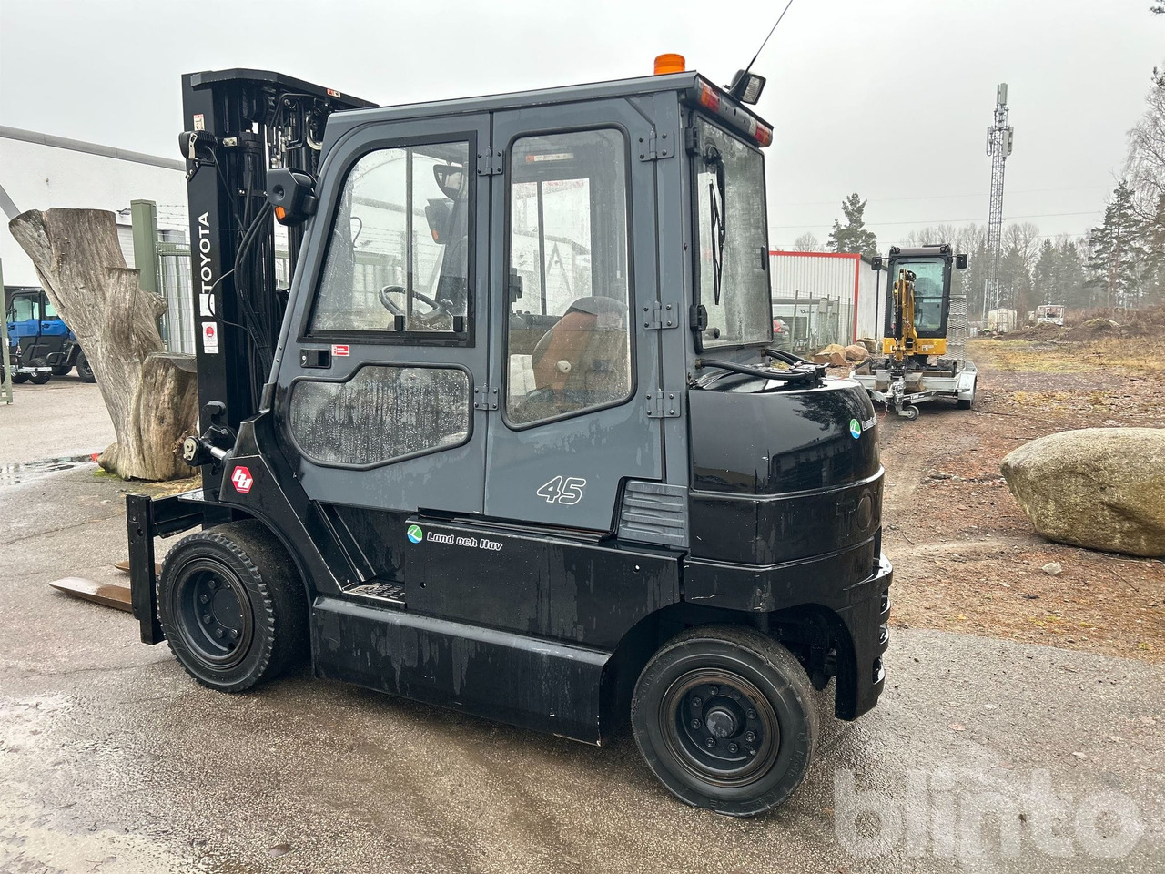 Toyota - Elektromos targonca: 5 kép. Toyota - Elektromos targonca: 5 kép.