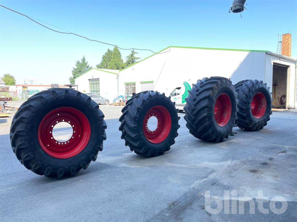 Trelleborg TM800/900 - Gumiabroncs - Mezőgazdasági gépek: 1 kép. Trelleborg TM800/900 - Gumiabroncs - Mezőgazdasági gépek: 1 kép.