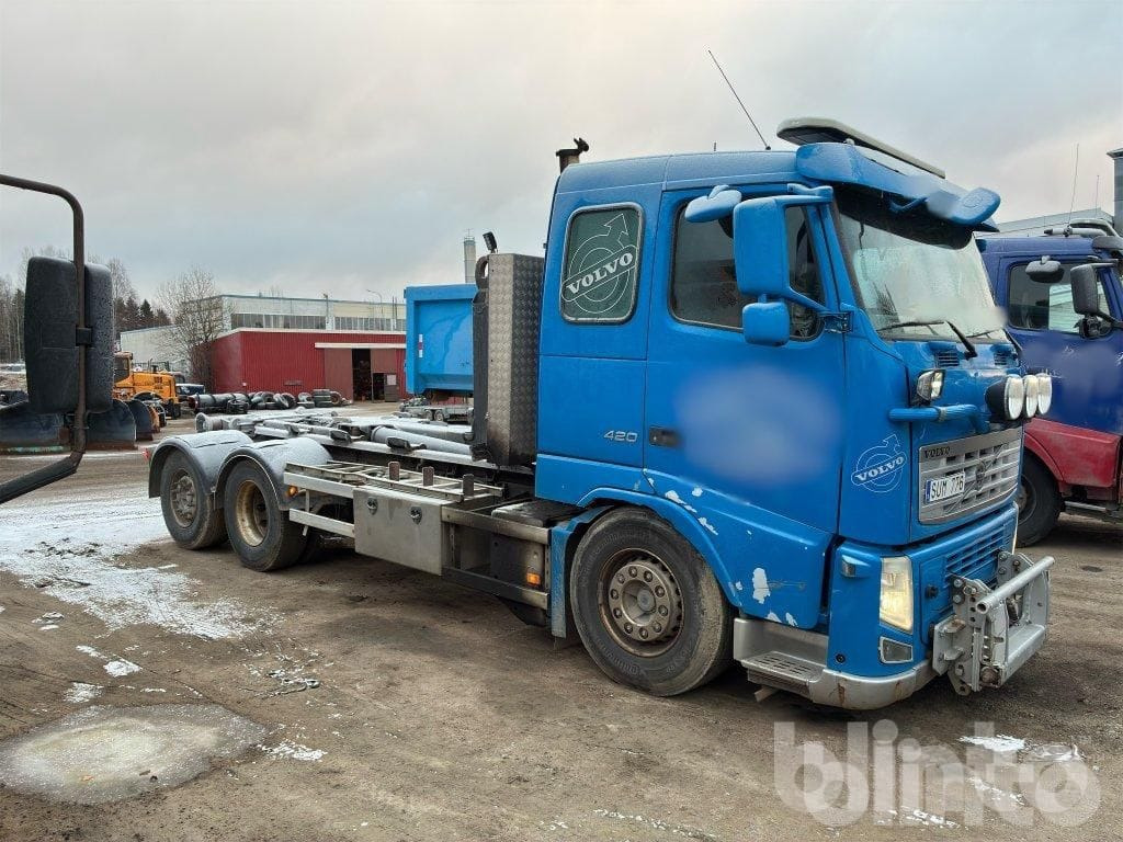 VOLVO FH 420 6*2 - Horgos rakodó teherautó: 3 kép. VOLVO FH 420 6*2 - Horgos rakodó teherautó: 3 kép.