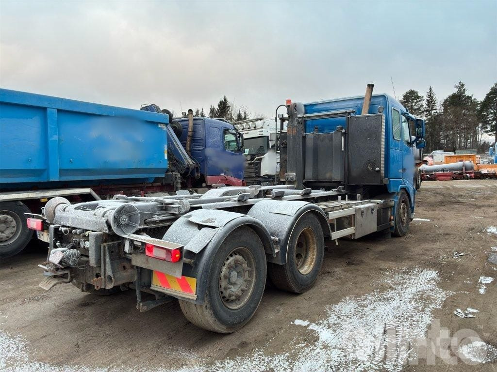 VOLVO FH 420 6*2 - Horgos rakodó teherautó: 4 kép. VOLVO FH 420 6*2 - Horgos rakodó teherautó: 4 kép.