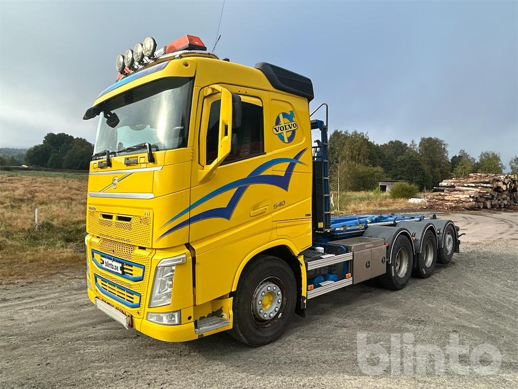 VOLVO FH 540 8*4 tridem - Horgos rakodó teherautó: 1 kép. VOLVO FH 540 8*4 tridem - Horgos rakodó teherautó: 1 kép.