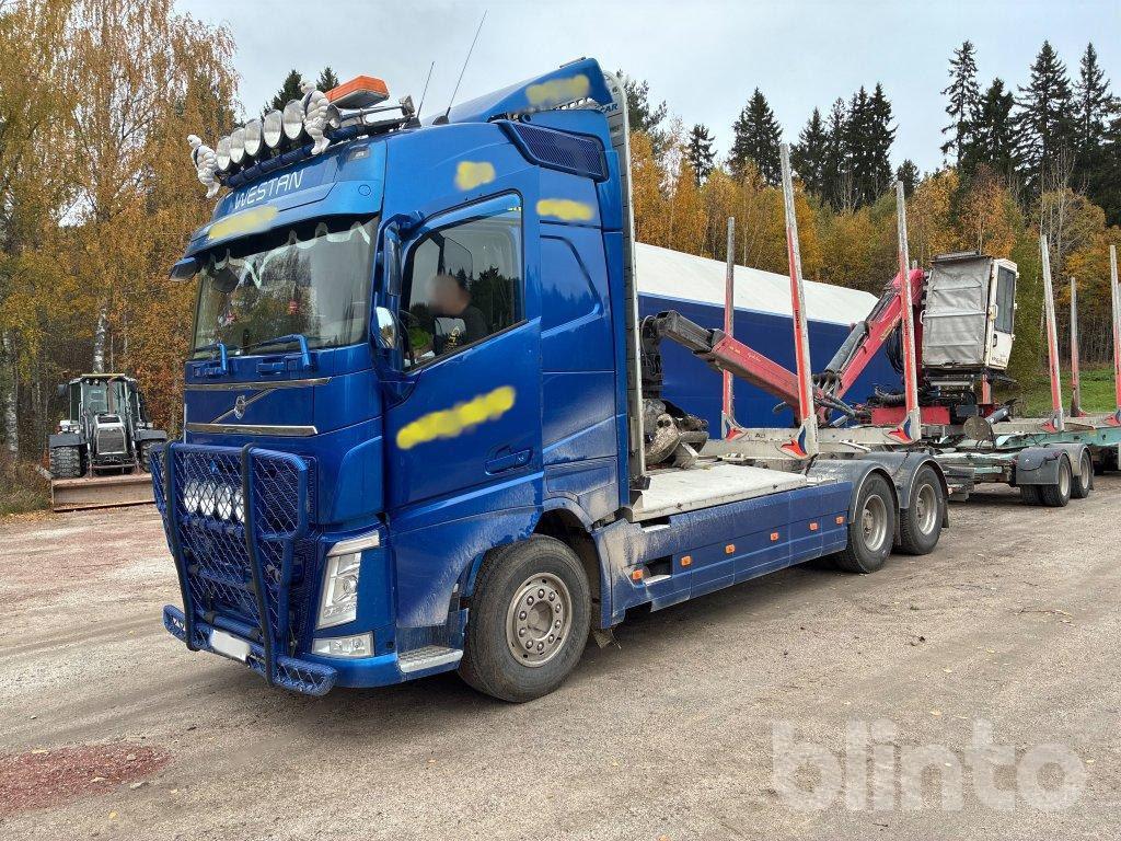 VOLVO FH 64R - Rönkszállító teherautó, Darus autó: 1 kép. VOLVO FH 64R - Rönkszállító teherautó, Darus autó: 1 kép.