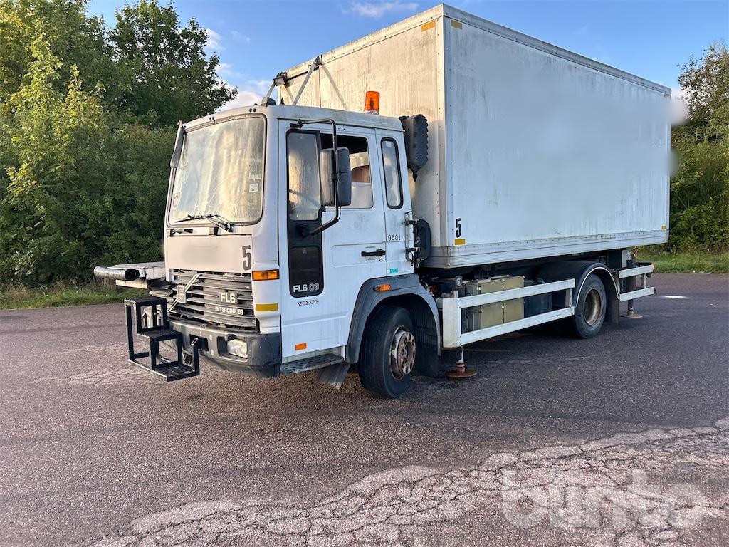VOLVO FL608 J MNLAST 4*2 - Reptéri catering jármű: 1 kép. VOLVO FL608 J MNLAST 4*2 - Reptéri catering jármű: 1 kép.
