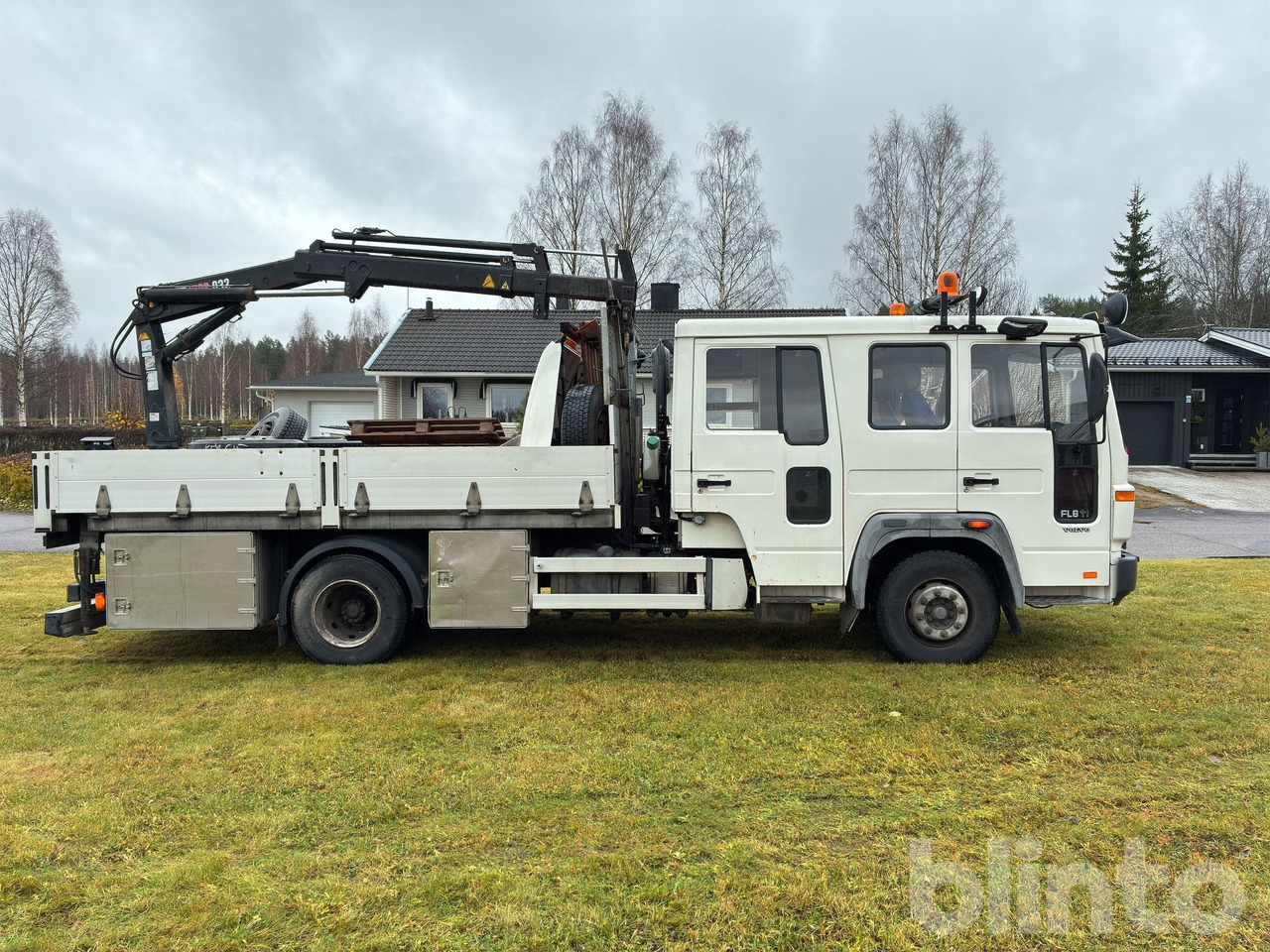 VOLVO FL611 4X2 - Platós teherautó, Darus autó: 4 kép. VOLVO FL611 4X2 - Platós teherautó, Darus autó: 4 kép.