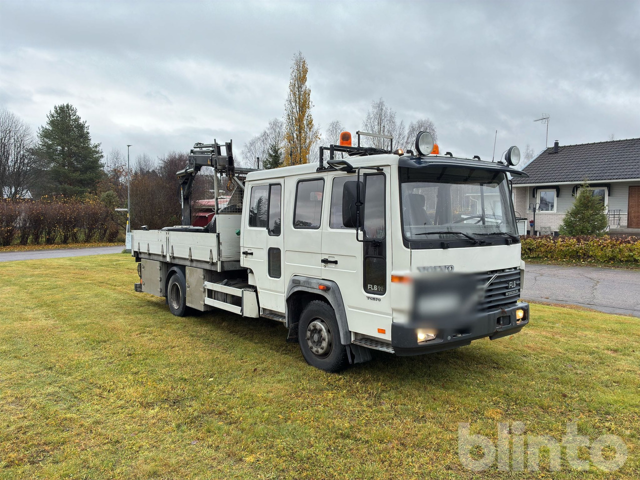 VOLVO FL611 4X2 - Platós teherautó, Darus autó: 3 kép. VOLVO FL611 4X2 - Platós teherautó, Darus autó: 3 kép.