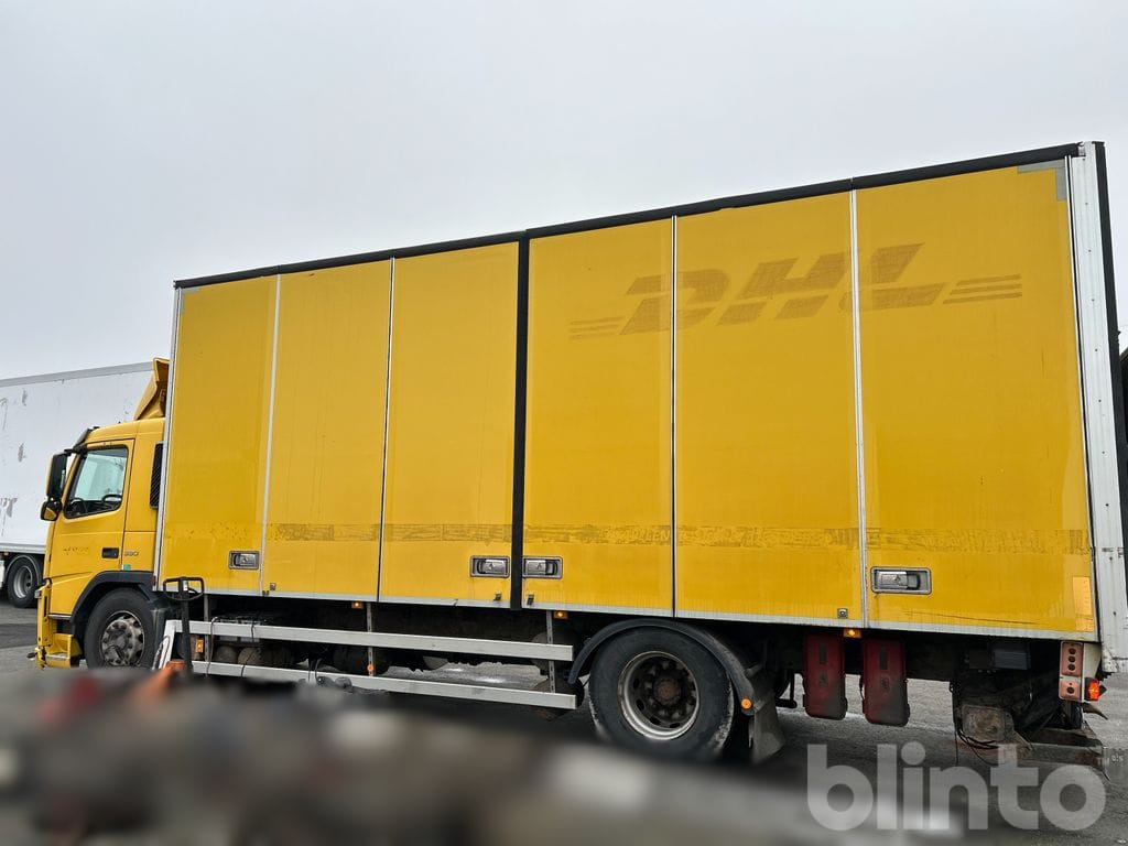 VOLVO FM 330 4X2 - Dobozos felépítményű teherautó: 5 kép. VOLVO FM 330 4X2 - Dobozos felépítményű teherautó: 5 kép.
