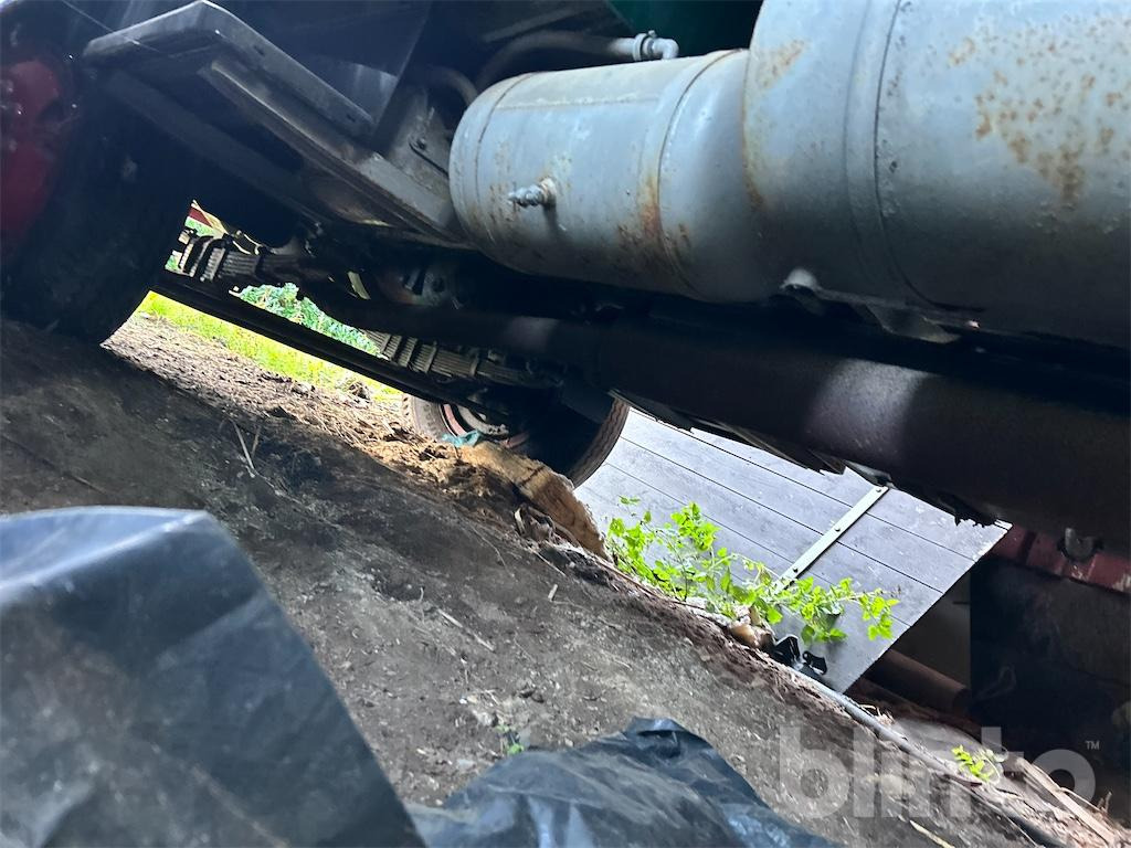 Platós teherautó VOLVO L 475 Reparationsobjekt: 36 kép. Platós teherautó VOLVO L 475 Reparationsobjekt: 36 kép.