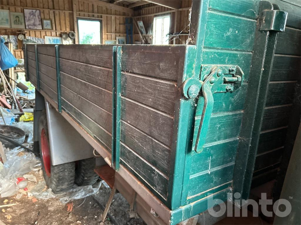 Platós teherautó VOLVO L 475 Reparationsobjekt: 13 kép. Platós teherautó VOLVO L 475 Reparationsobjekt: 13 kép.