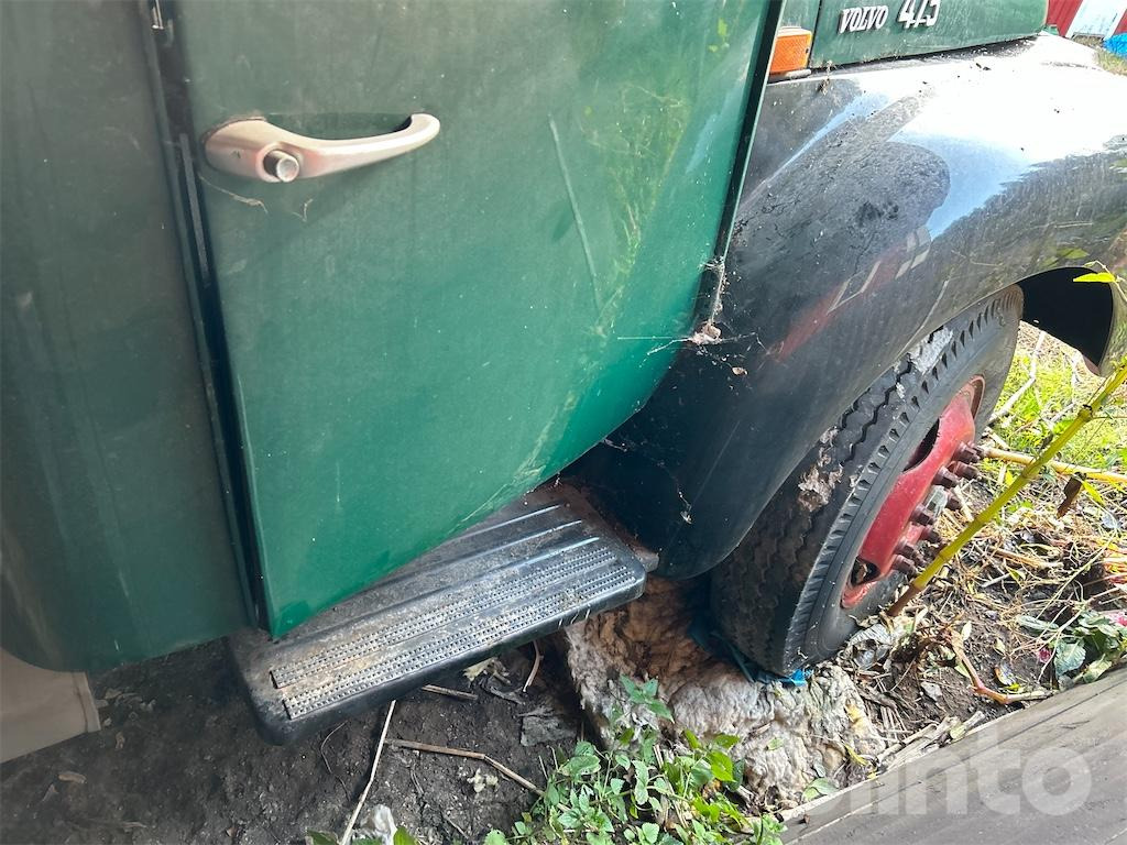 Platós teherautó VOLVO L 475 Reparationsobjekt: 10 kép. Platós teherautó VOLVO L 475 Reparationsobjekt: 10 kép.
