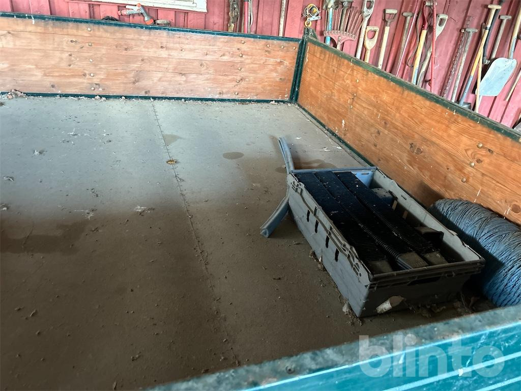Platós teherautó VOLVO L 475 Reparationsobjekt: 37 kép. Platós teherautó VOLVO L 475 Reparationsobjekt: 37 kép.