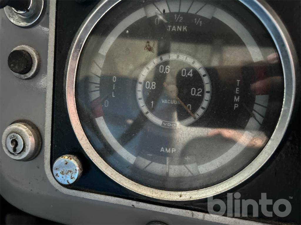 Platós teherautó VOLVO L 475 Reparationsobjekt: 45 kép. Platós teherautó VOLVO L 475 Reparationsobjekt: 45 kép.