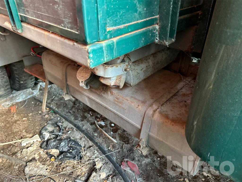 Platós teherautó VOLVO L 475 Reparationsobjekt: 12 kép. Platós teherautó VOLVO L 475 Reparationsobjekt: 12 kép.
