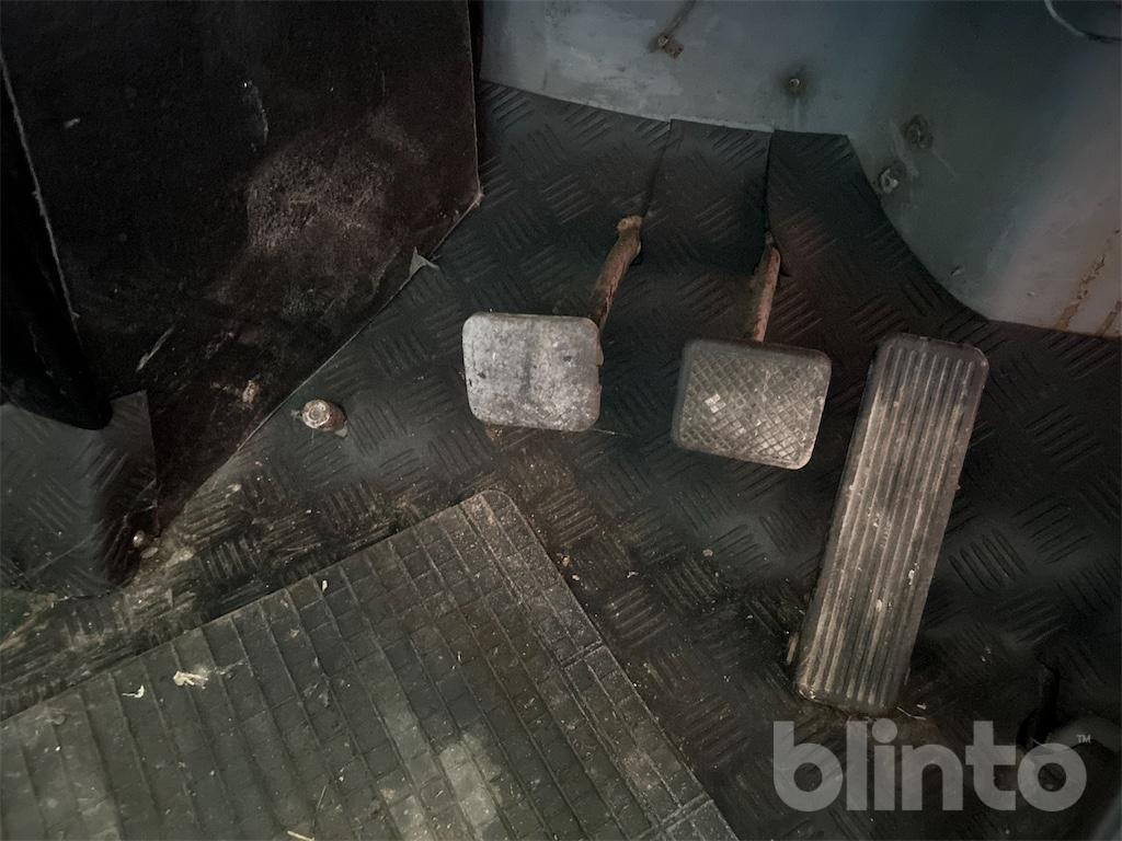 Platós teherautó VOLVO L 475 Reparationsobjekt: 47 kép. Platós teherautó VOLVO L 475 Reparationsobjekt: 47 kép.